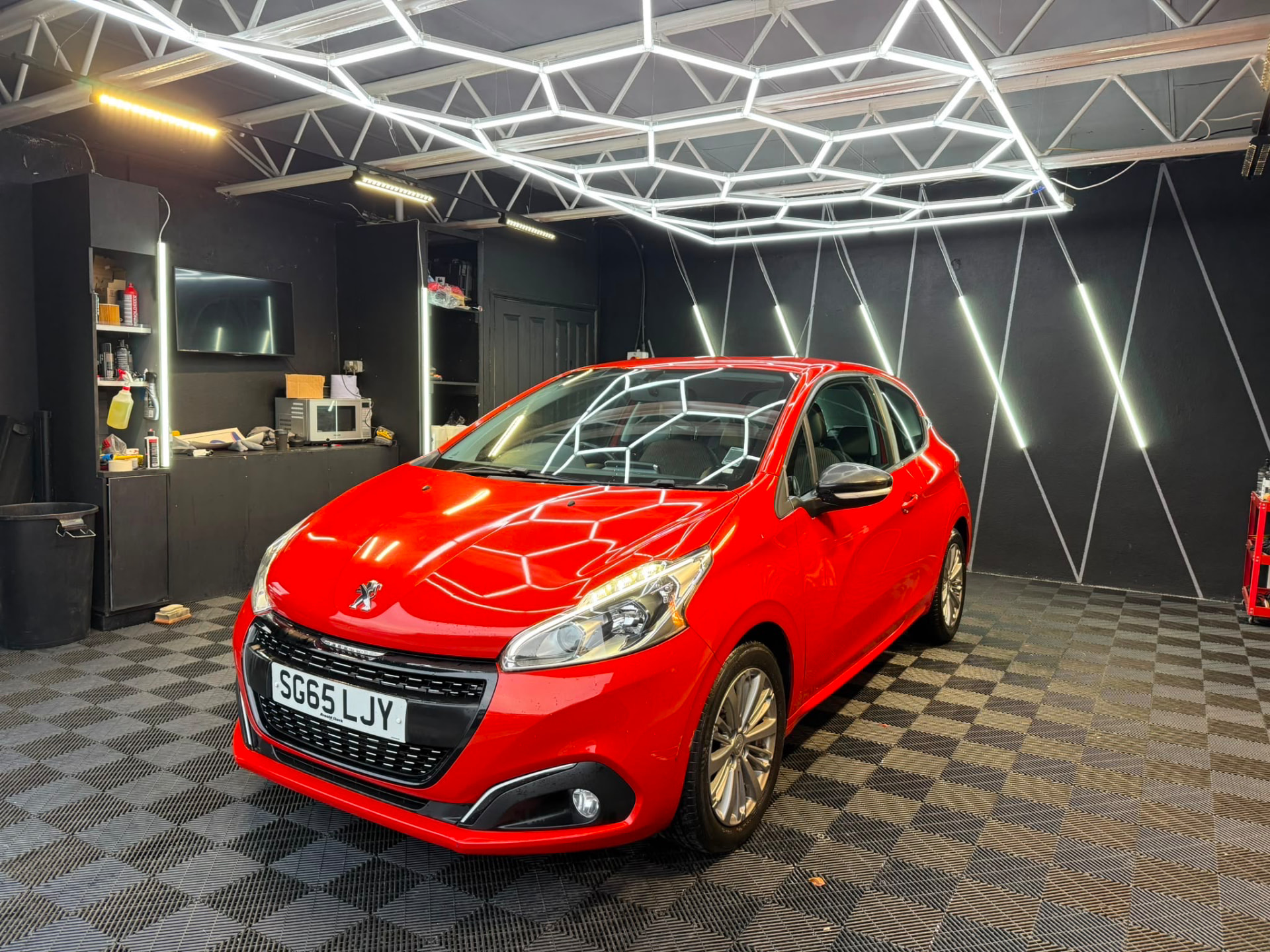Peugeot 208 Style — front three-quarter