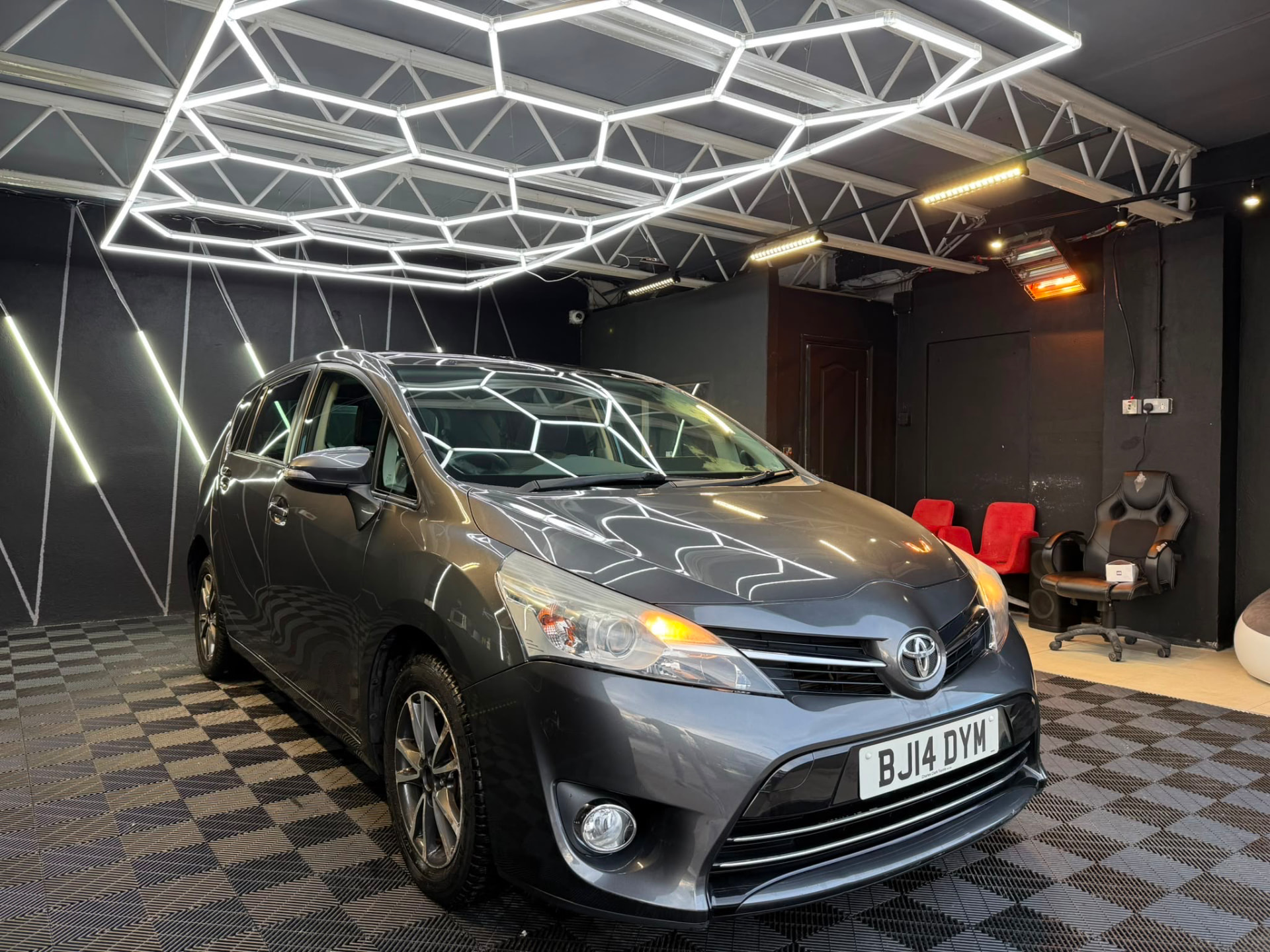 Toyota Verso D-4D Trend — front three-quarter
